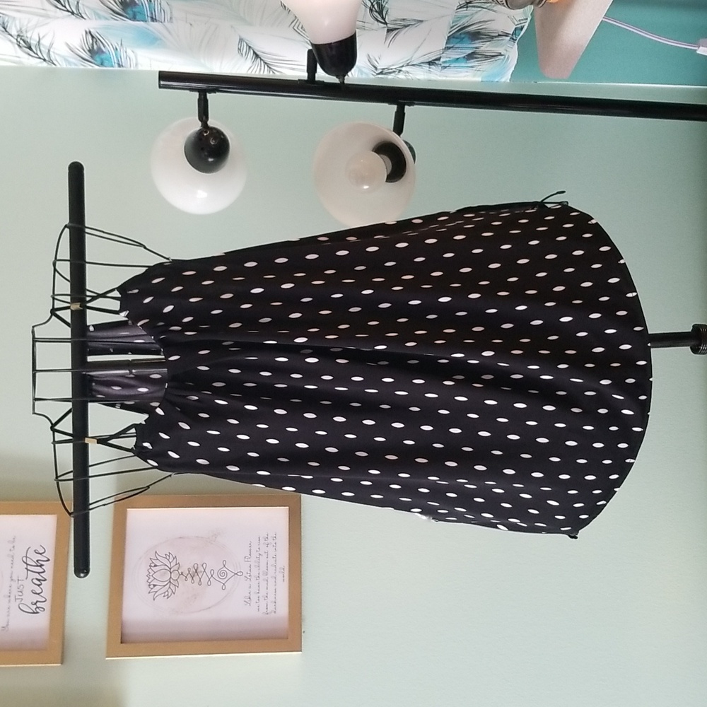 Black and white sleeveless blouse by Worthington